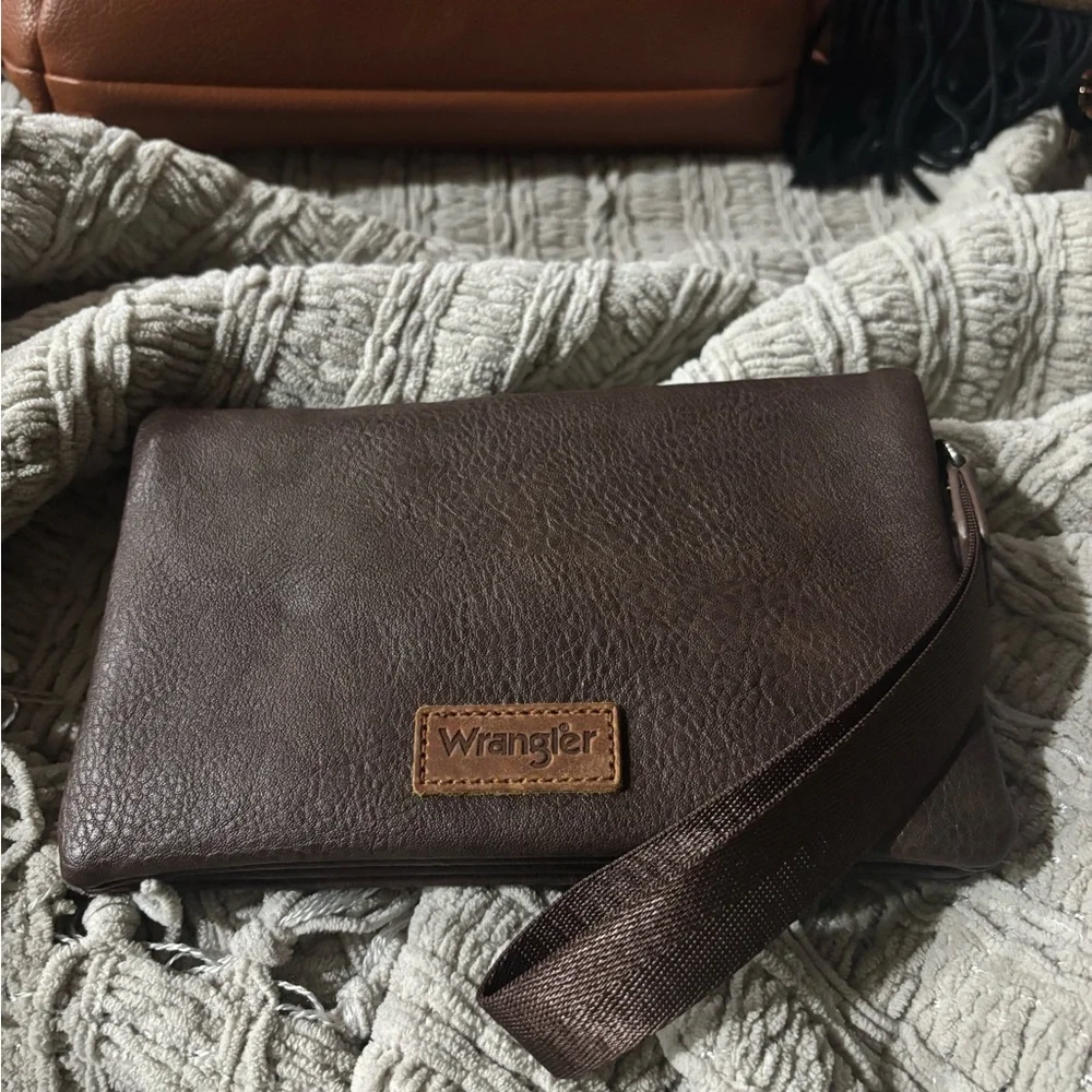 Wrangler Dark Brown Leather Wristlet/crossbody - Picture 2 of 7